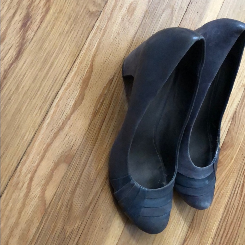 Shoes - Picture 2 of 2